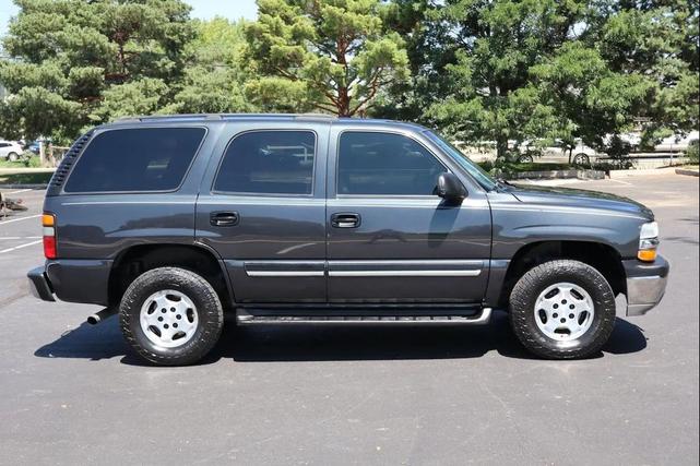 Photo of 2004 Gray Chevrolet Tahoe