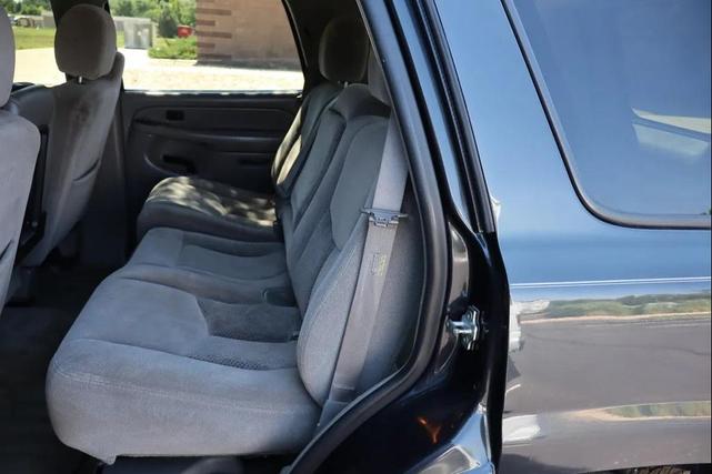 Photo of 2004 Gray Chevrolet Tahoe