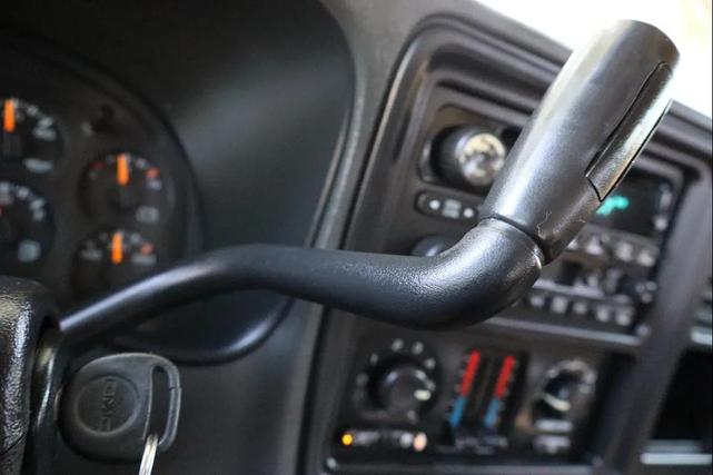 Photo of 2004 Gray Chevrolet Tahoe