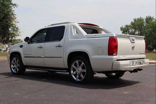 Photo of 2012 White Diamond Tricoat Cadillac Escalade EXT