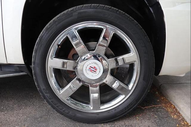 Photo of 2012 White Diamond Tricoat Cadillac Escalade EXT