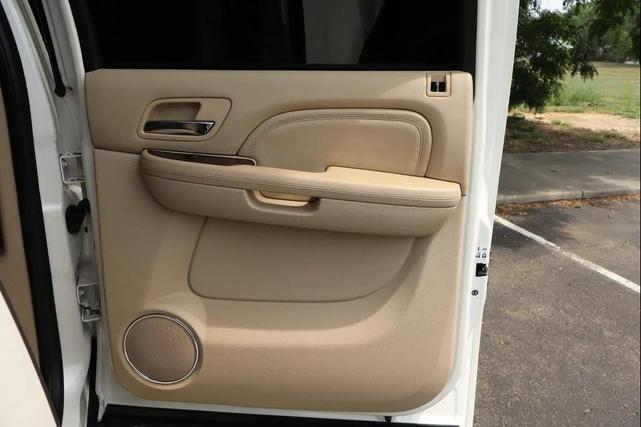 Photo of 2012 White Diamond Tricoat Cadillac Escalade EXT