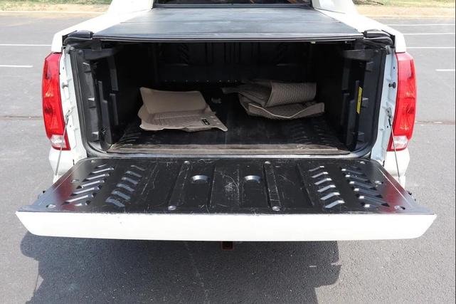 Photo of 2012 White Diamond Tricoat Cadillac Escalade EXT