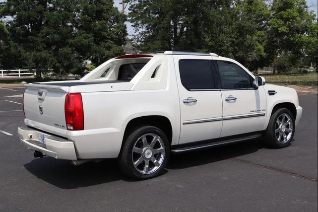 Photo of 2012 White Diamond Tricoat Cadillac Escalade EXT