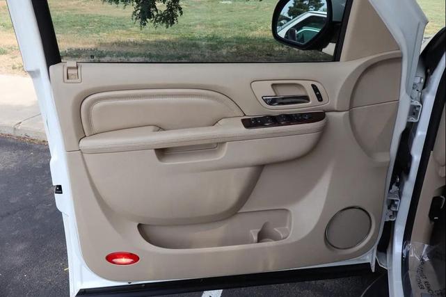 Photo of 2012 White Diamond Tricoat Cadillac Escalade EXT