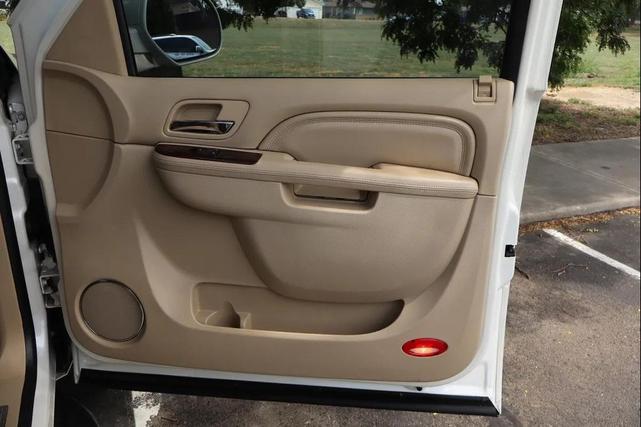Photo of 2012 White Diamond Tricoat Cadillac Escalade EXT