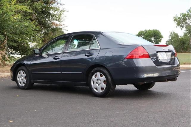 Photo of 2007 Graphite Pearl Honda Accord