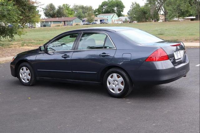 Photo of 2007 Graphite Pearl Honda Accord
