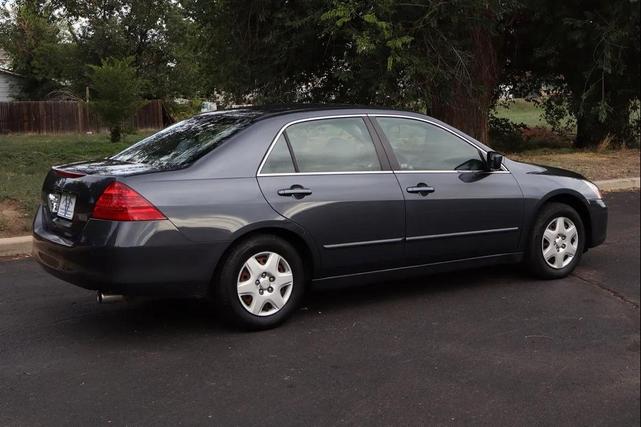 Photo of 2007 Graphite Pearl Honda Accord