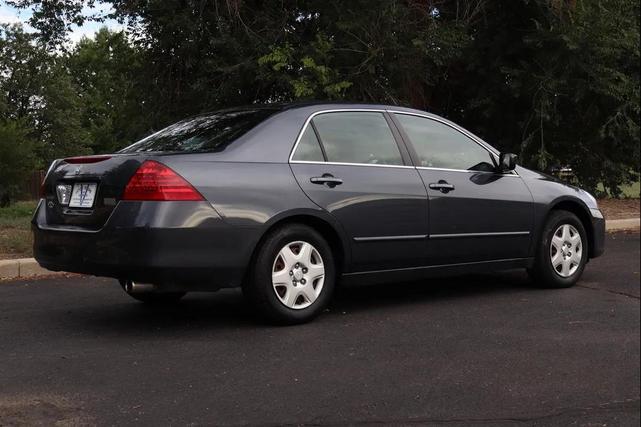 Photo of 2007 Graphite Pearl Honda Accord