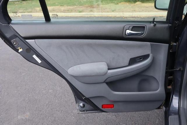 Photo of 2007 Graphite Pearl Honda Accord