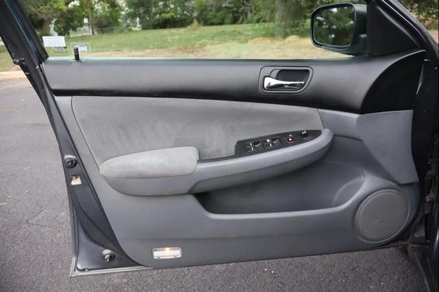 Photo of 2007 Graphite Pearl Honda Accord