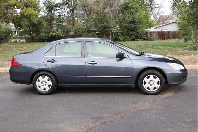 Photo of 2007 Graphite Pearl Honda Accord