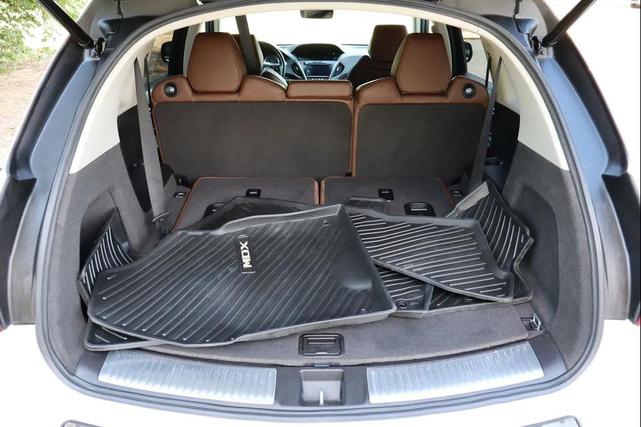 Photo of 2017 White Diamond Pearl Acura MDX