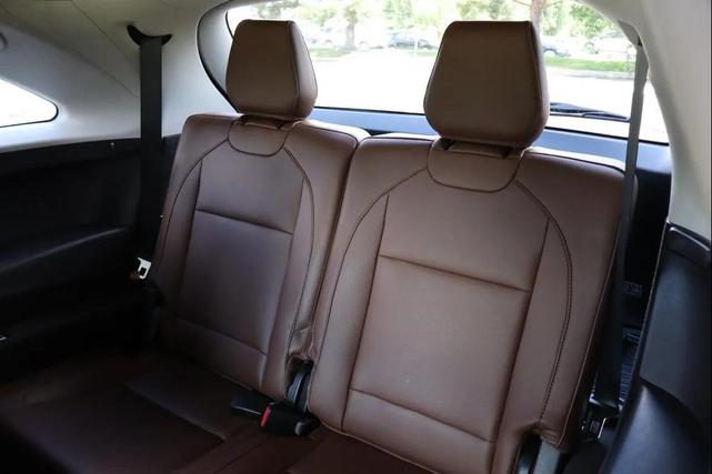 Photo of 2017 White Diamond Pearl Acura MDX