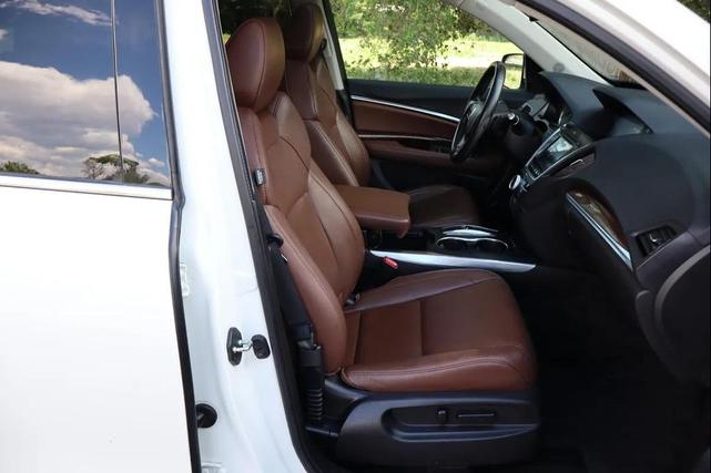 Photo of 2017 White Diamond Pearl Acura MDX