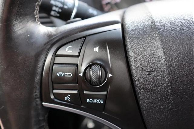 Photo of 2017 White Diamond Pearl Acura MDX