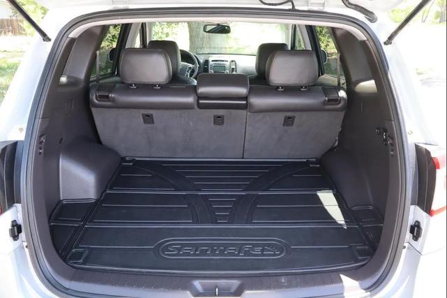 Photo of 2011 Moonstone Silver Hyundai SANTA FE