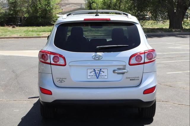 Photo of 2011 Moonstone Silver Hyundai SANTA FE