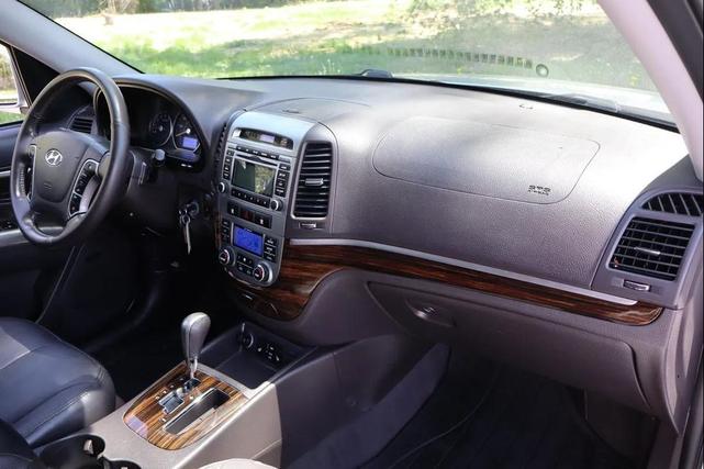 Photo of 2011 Moonstone Silver Hyundai SANTA FE