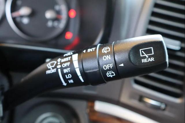 Photo of 2011 Moonstone Silver Hyundai SANTA FE