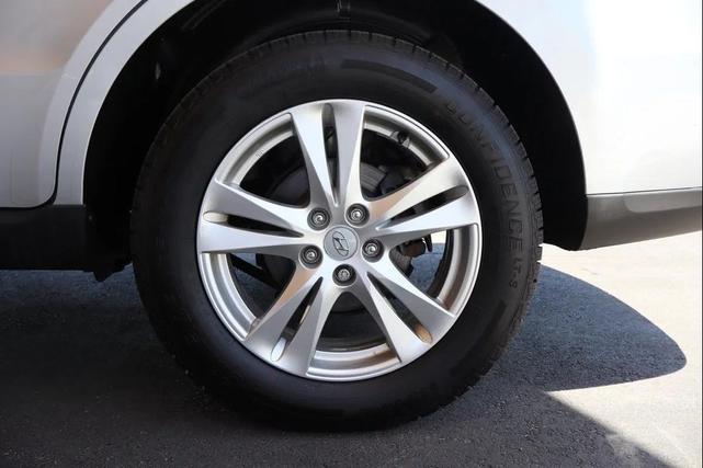 Photo of 2011 Moonstone Silver Hyundai SANTA FE