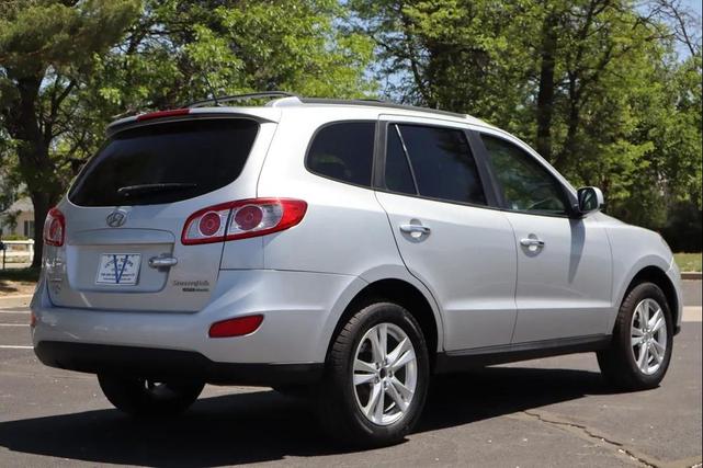 Photo of 2011 Moonstone Silver Hyundai SANTA FE
