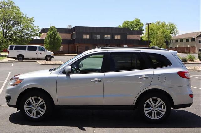 Photo of 2011 Moonstone Silver Hyundai SANTA FE
