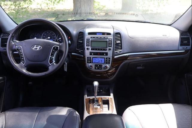 Photo of 2011 Moonstone Silver Hyundai SANTA FE