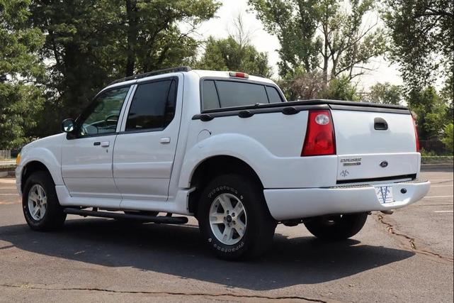 Photo of 2005 Oxford White Clearcoat Ford Explorer Sport Trac