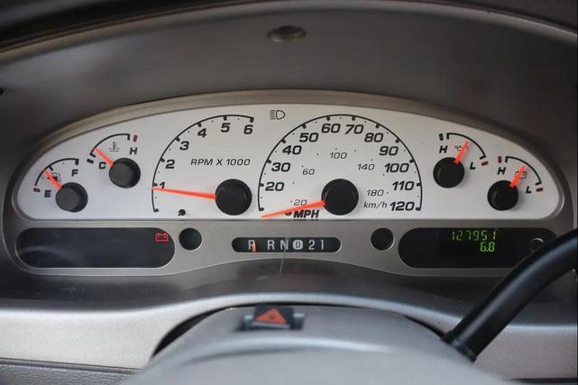 Photo of 2005 Oxford White Clearcoat Ford Explorer Sport Trac