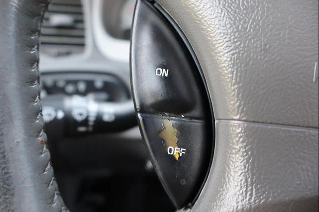 Photo of 2005 Oxford White Clearcoat Ford Explorer Sport Trac
