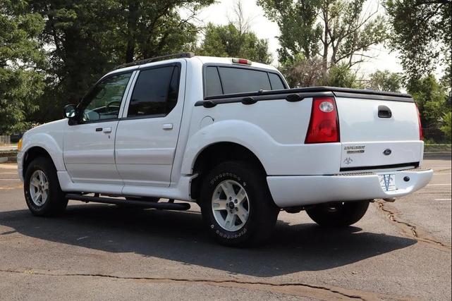 Photo of 2005 Oxford White Clearcoat Ford Explorer Sport Trac