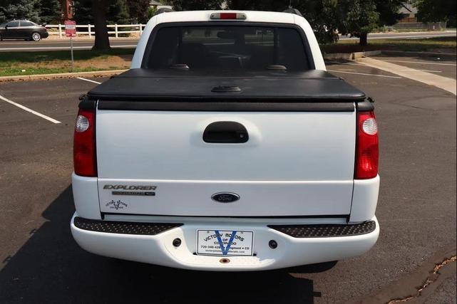 Photo of 2005 Oxford White Clearcoat Ford Explorer Sport Trac