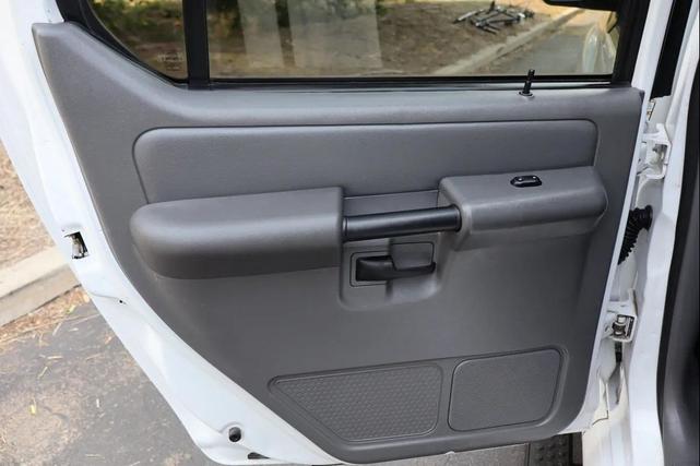 Photo of 2005 Oxford White Clearcoat Ford Explorer Sport Trac
