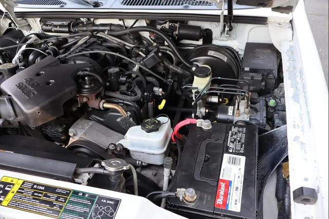 Photo of 2005 Oxford White Clearcoat Ford Explorer Sport Trac