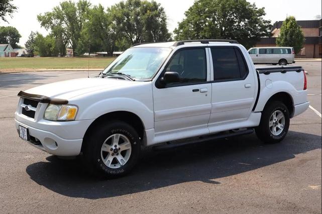 Photo of 2005 Oxford White Clearcoat Ford Explorer Sport Trac