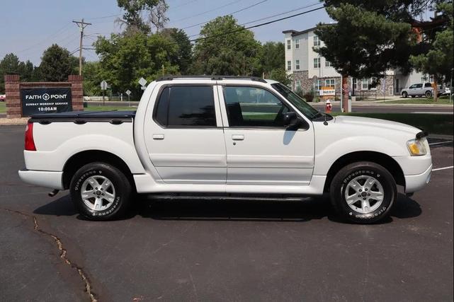 Photo of 2005 Oxford White Clearcoat Ford Explorer Sport Trac