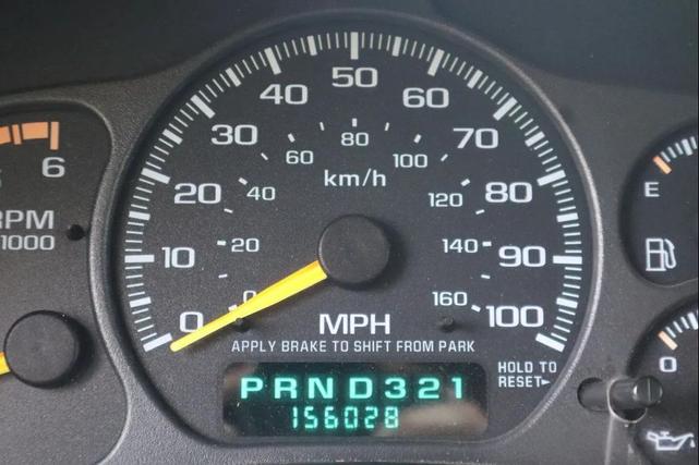Photo of 2001 Gray Chevrolet Silverado 2500