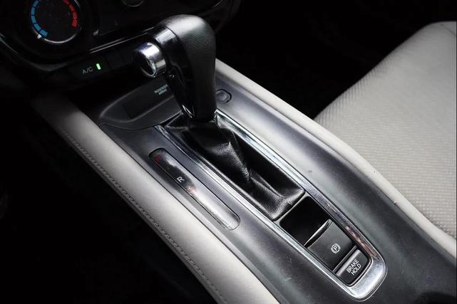 Photo of 2017 Lunar Silver Metallic Honda HR-V