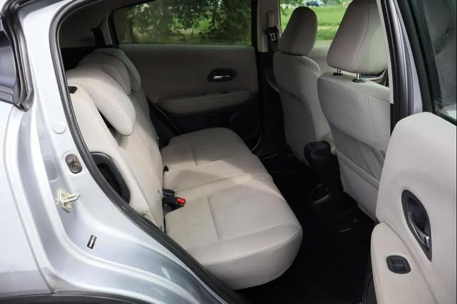 Photo of 2017 Lunar Silver Metallic Honda HR-V