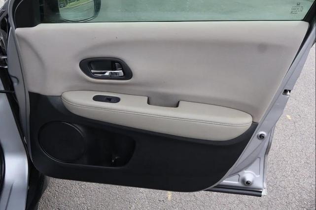 Photo of 2017 Lunar Silver Metallic Honda HR-V