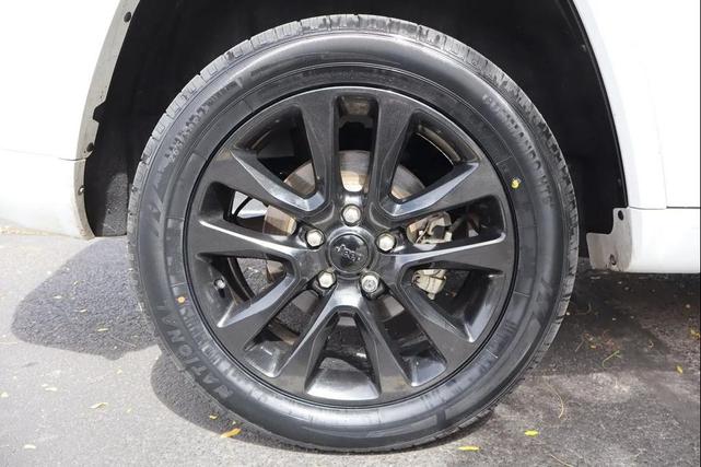 Photo of 2018 Bright White Clearcoat Jeep Grand Cherokee