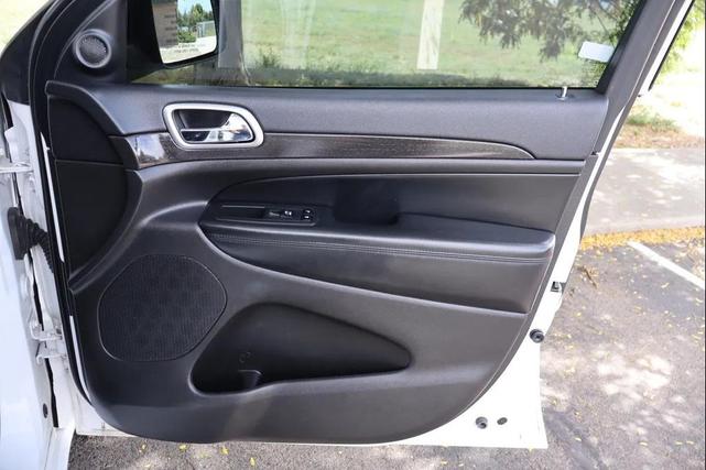 Photo of 2018 Bright White Clearcoat Jeep Grand Cherokee