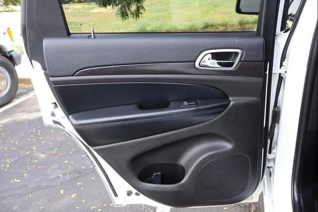 Photo of 2018 Bright White Clearcoat Jeep Grand Cherokee