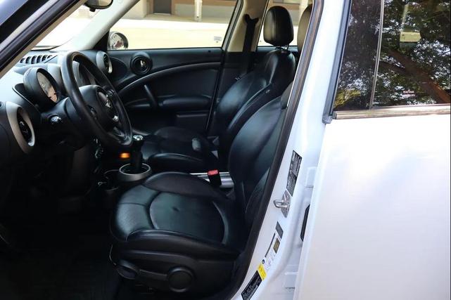 Photo of 2012 Off white MINI Cooper S Countryman