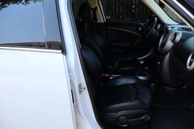 Photo of 2012 Off white MINI Cooper S Countryman