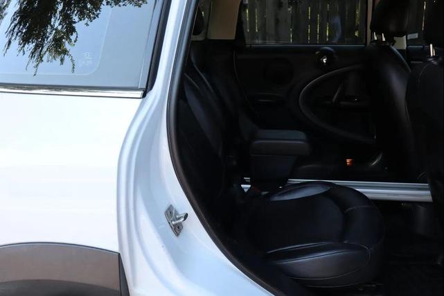 Photo of 2012 Off white MINI Cooper S Countryman