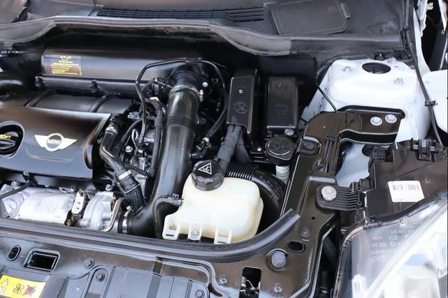 Photo of 2012 Off white MINI Cooper S Countryman