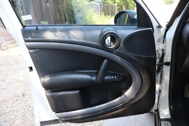 Photo of 2012 Off white MINI Cooper S Countryman